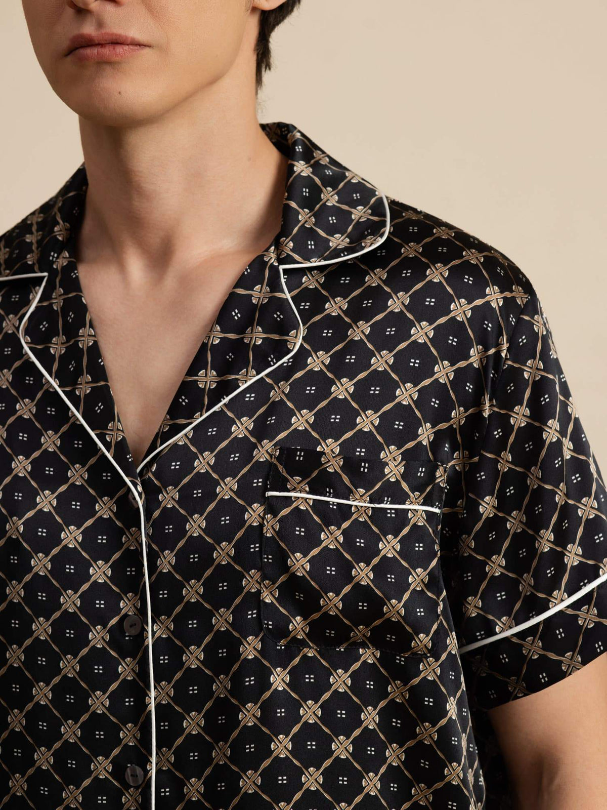 Conjunto Pijama Hombre De Seda Manga Corta Cuello Con Muesca Estampado Cadena Con Shorts