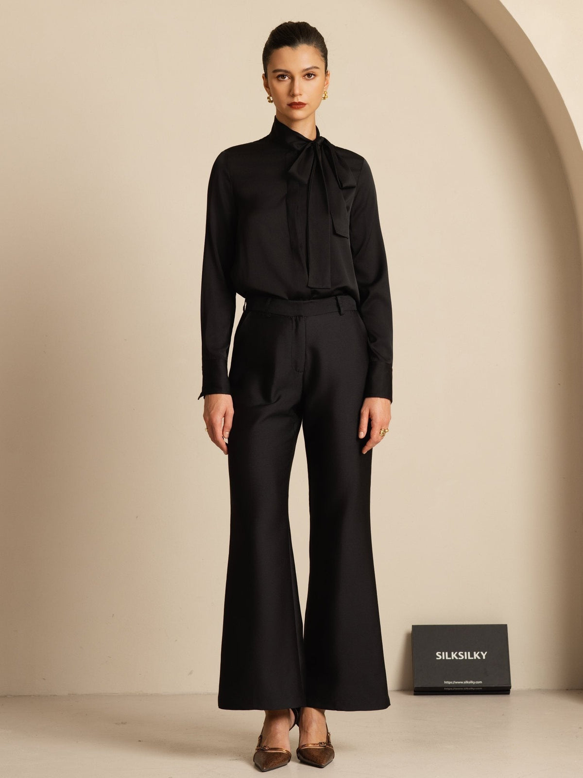 Blusa de Mujer en Seda 19Momme con Tie Neck Manga Larga