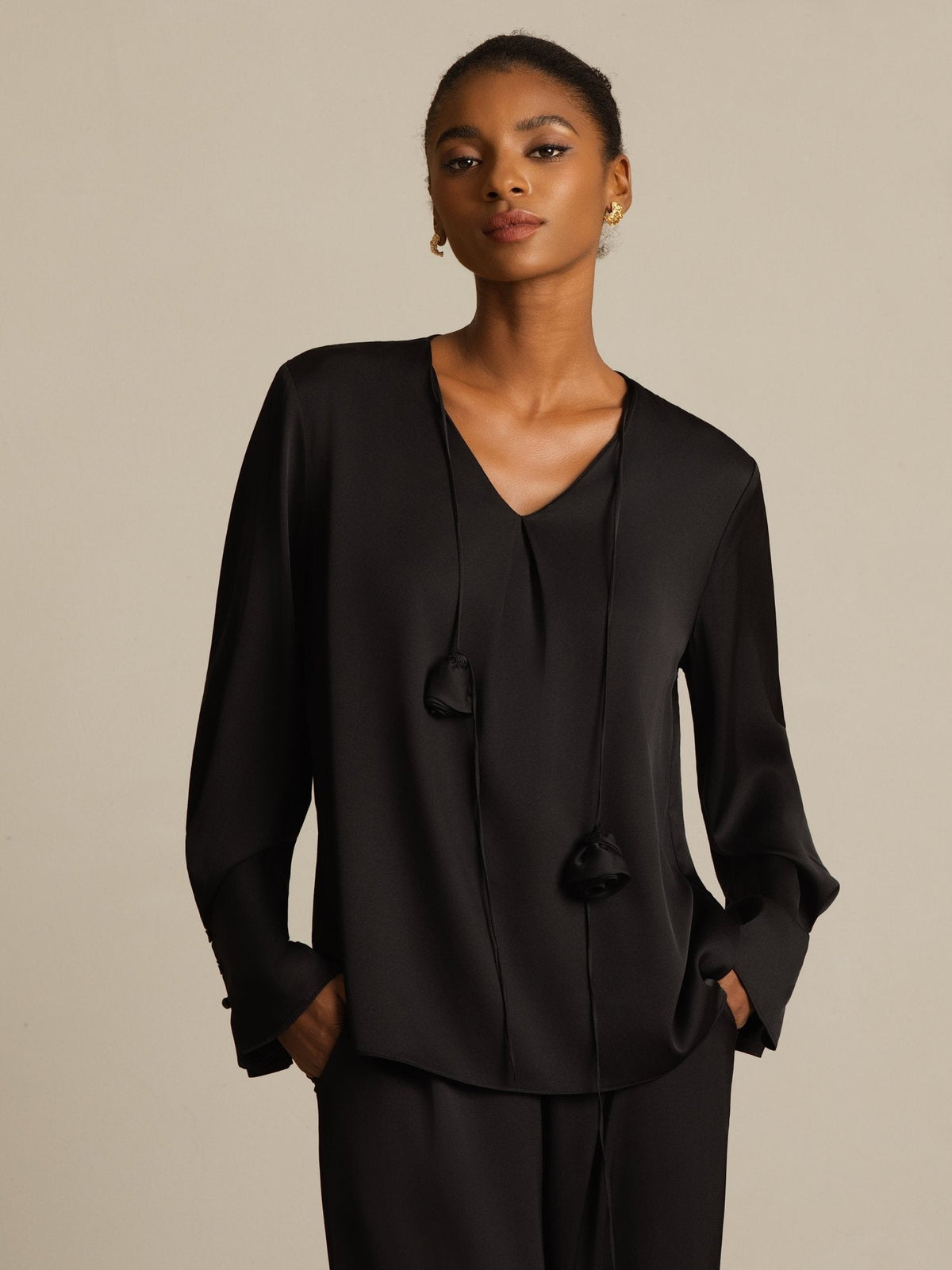 Blusa De Seda Para Mujer 19Momme Con Cuello En V De Manga Larga Con Detalle De Rosa 3D