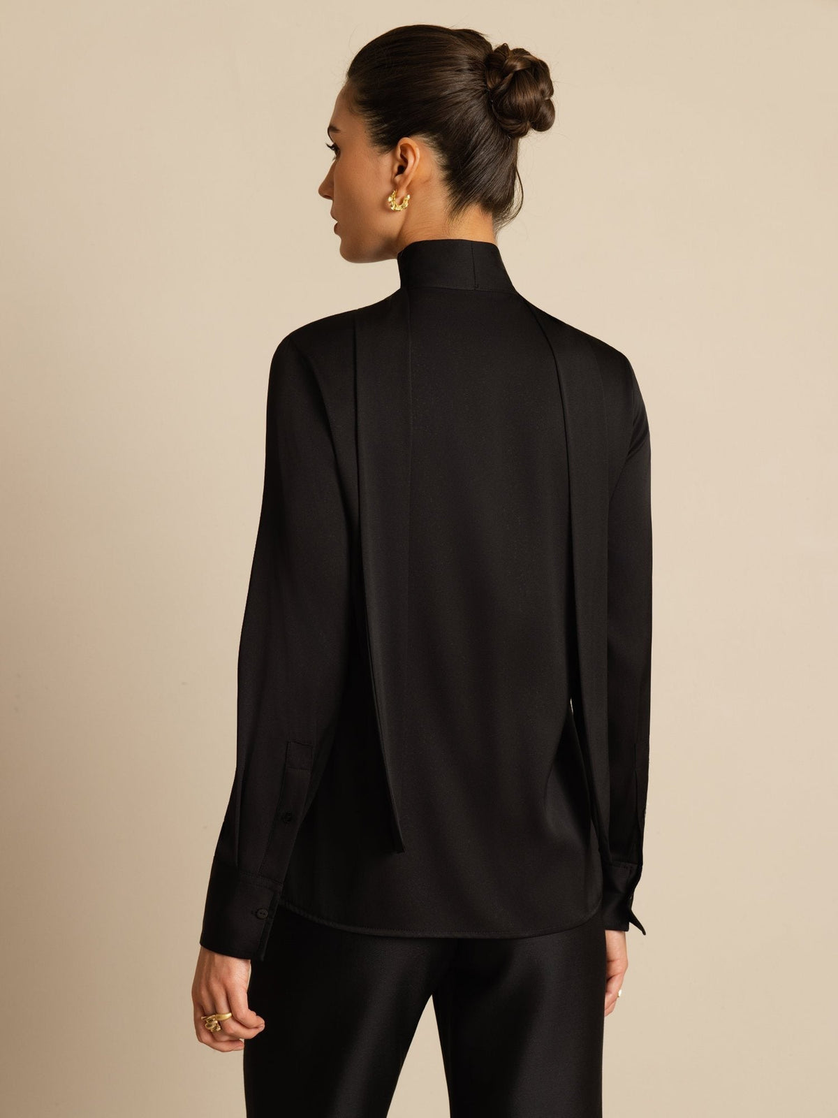 Blusa de Mujer en Seda 19Momme con Tie Neck Manga Larga