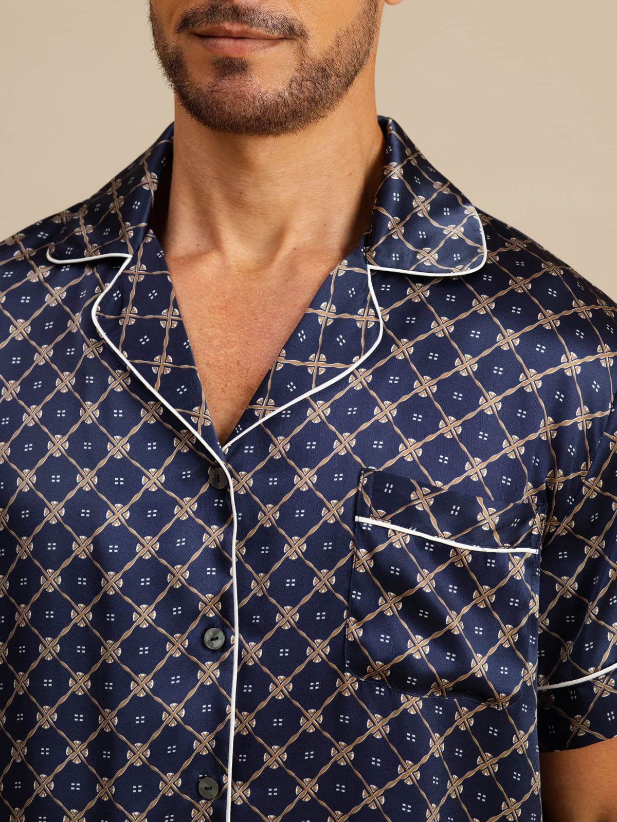 Conjunto Pijama Hombre De Seda Manga Corta Cuello Con Muesca Estampado Cadena Con Shorts