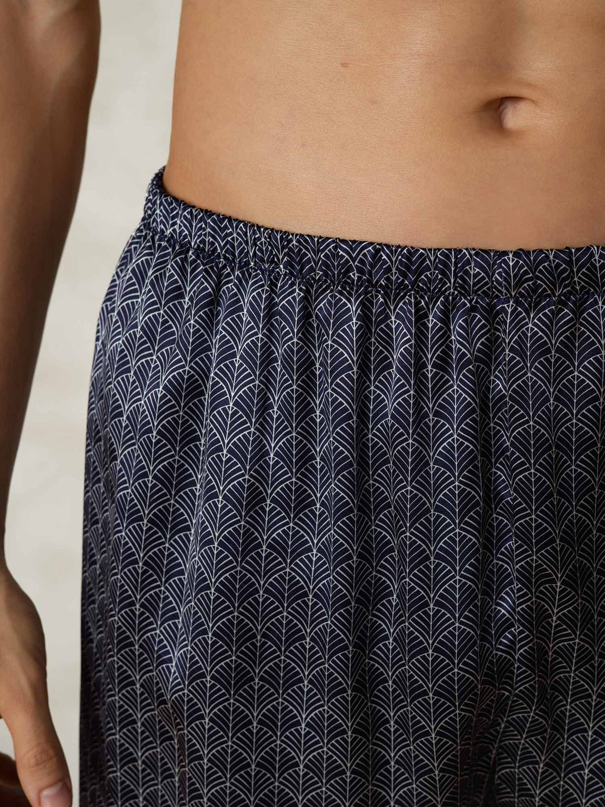 Pantalones Cortos De Dormir Para Hombre Pure Silk Ginkgo Azul Marino Estampado Cintura Elástica