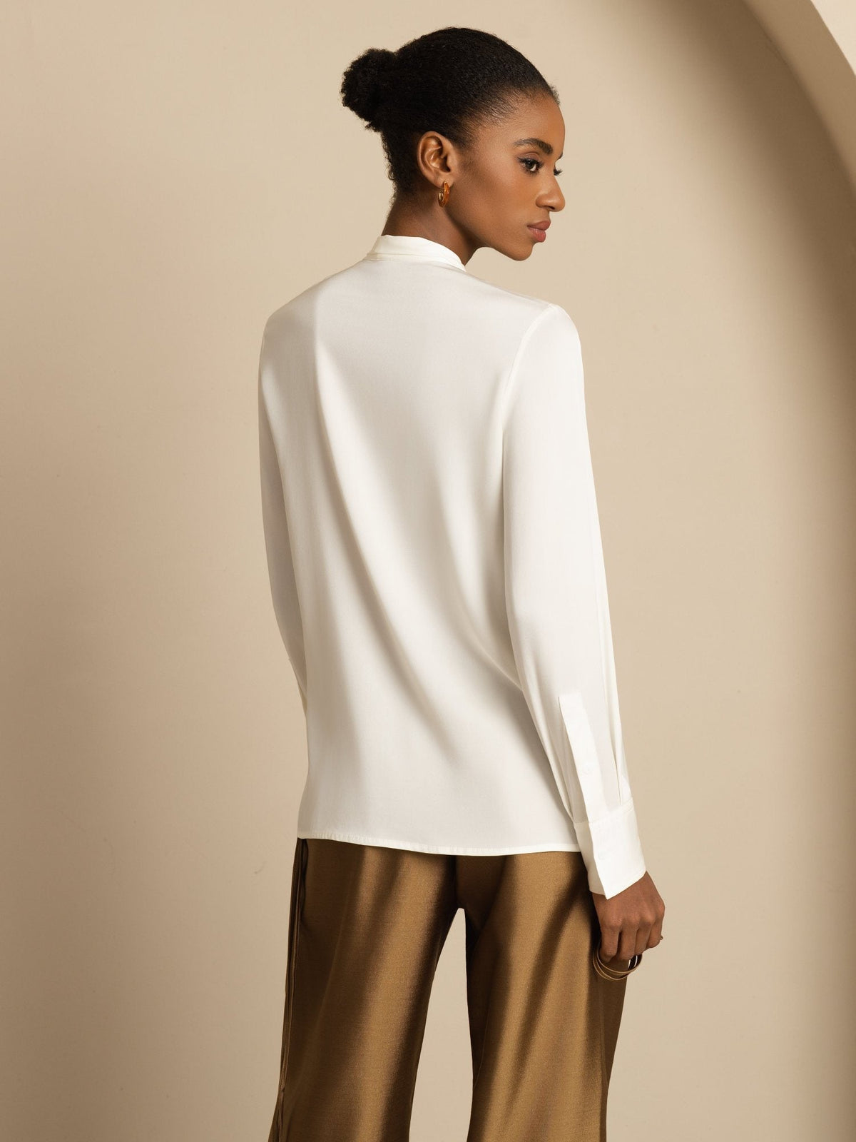 Blusa de Mujer en Seda 19Momme con Tie Neck Manga Larga