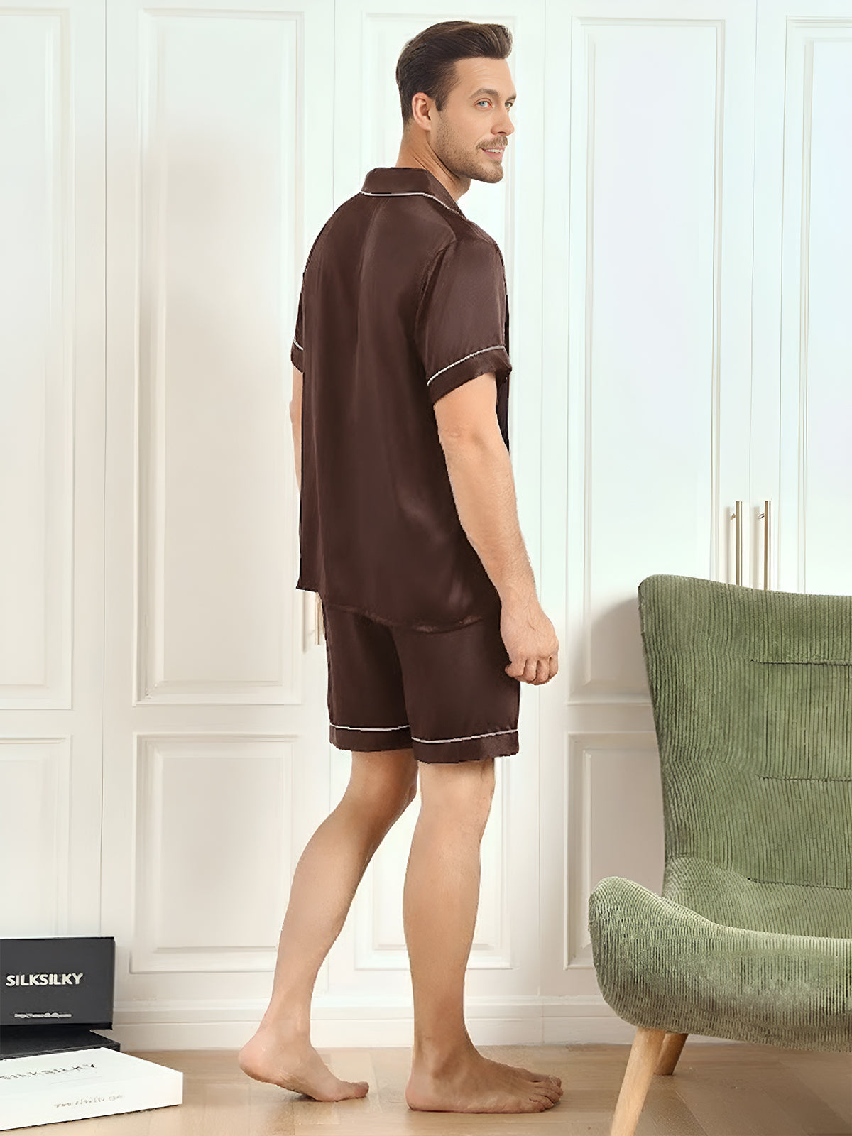 Pijama De Hombre De Pura Seda Con Mangas Cortas Cuello Solapa Y Shorts