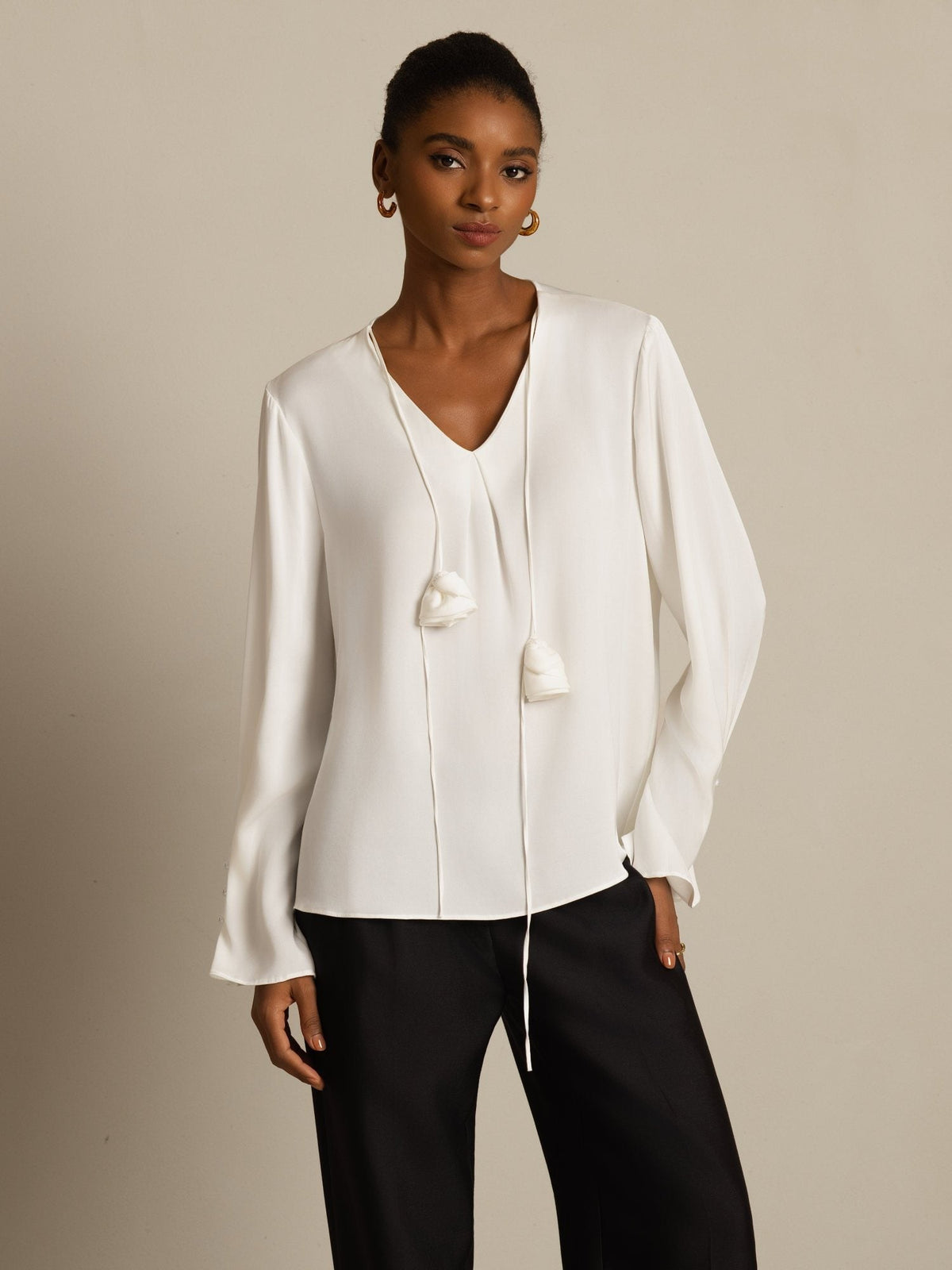 Blusa De Seda Para Mujer 19Momme Con Cuello En V De Manga Larga Con Detalle De Rosa 3D