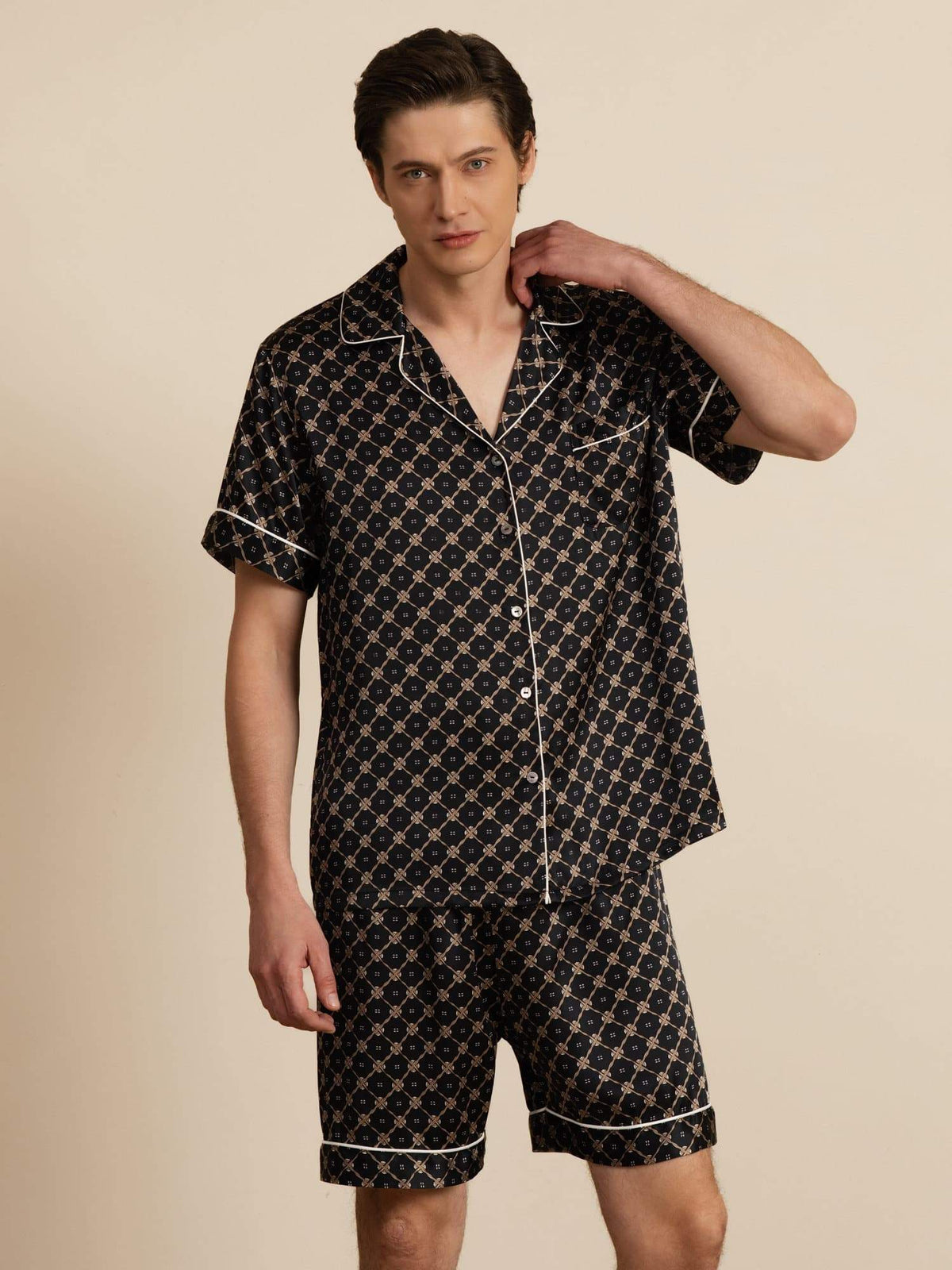 Conjunto Pijama Hombre De Seda Manga Corta Cuello Con Muesca Estampado Cadena Con Shorts