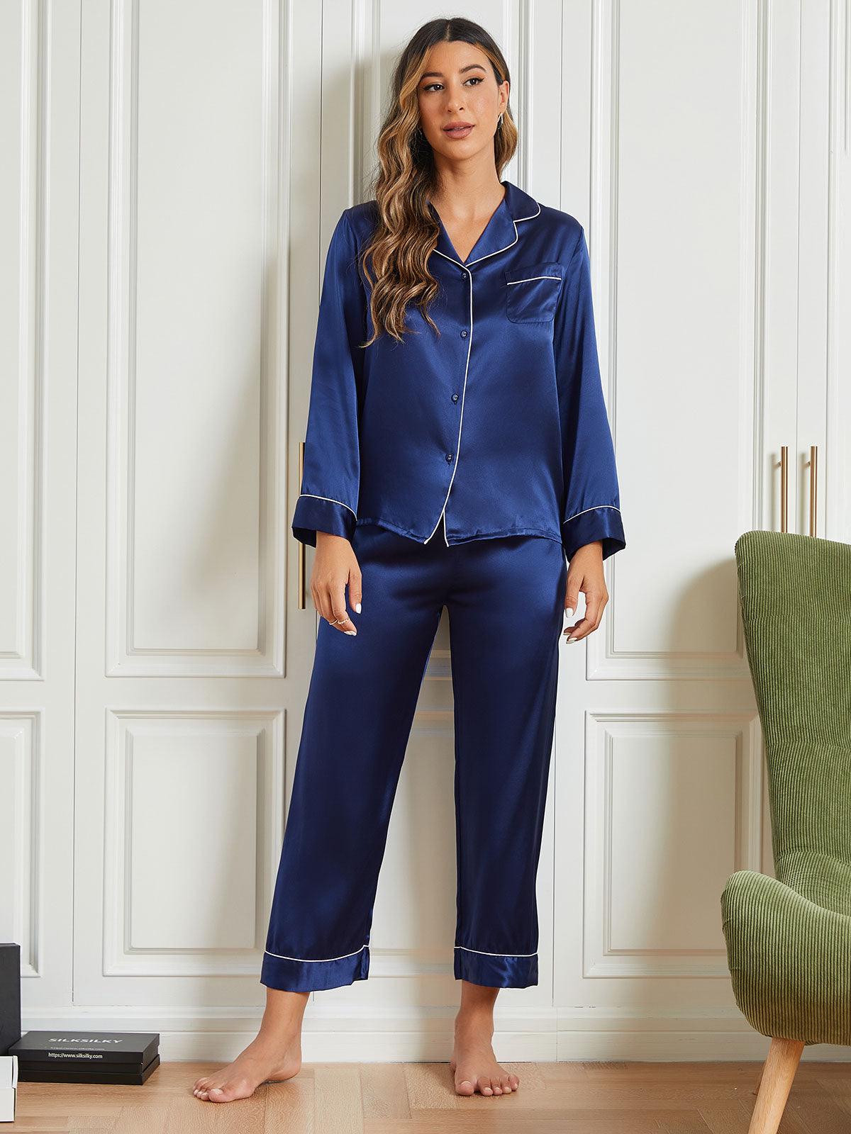 Conjunto de pijama clásico con ribete de seda pura