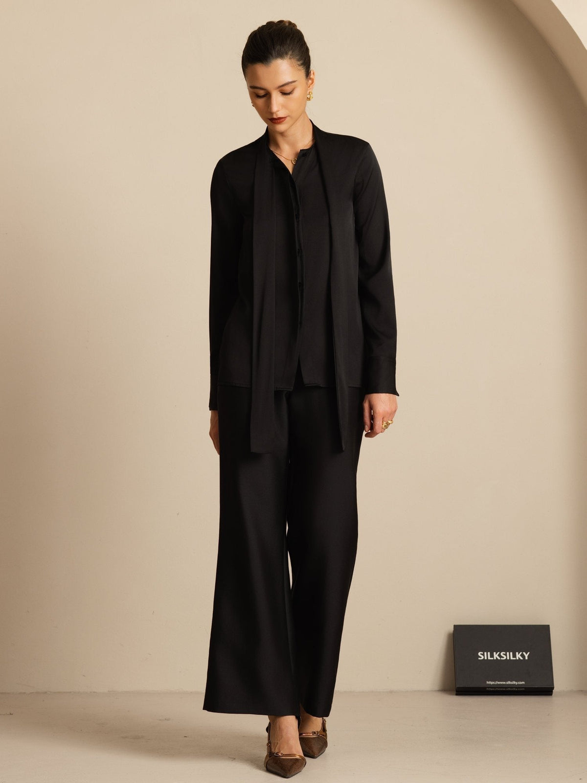 Blusa de Mujer en Seda 19Momme con Tie Neck Manga Larga
