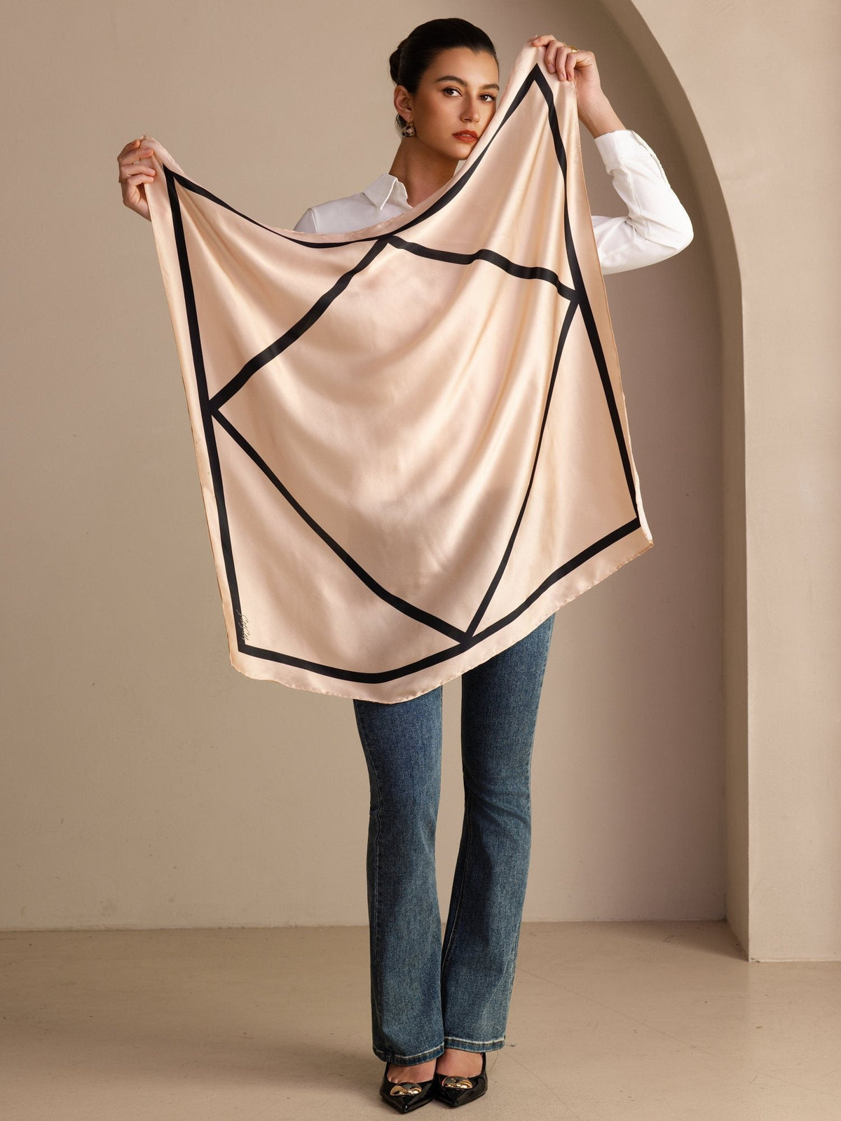Pañuelo De Seda De Morera 100 Por Ciento Con Estampado Geométrico De Bloques Tamaño 90 x 90 cm
