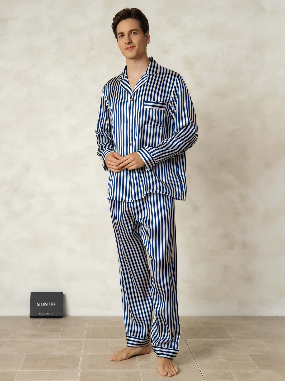 Conjunto De Pijama Para Hombre De Pura Seda Con Estampado De Rayas Manga Larga Y Cuello De Solapa