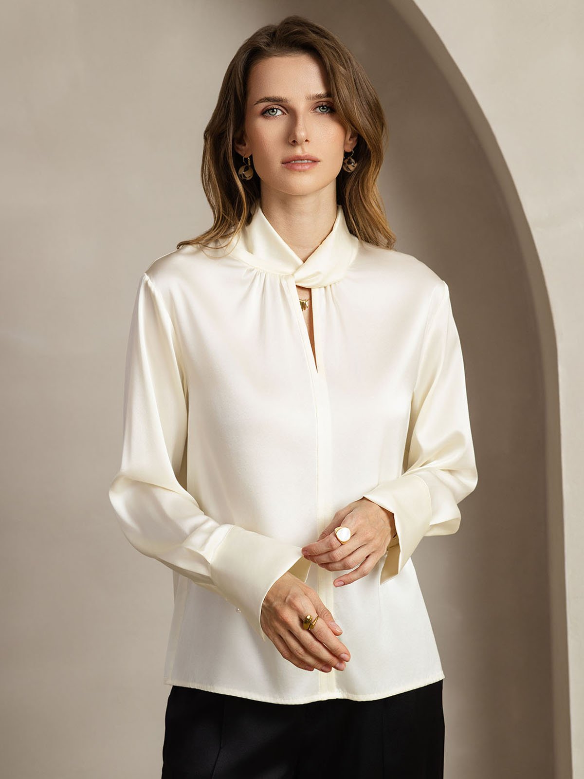 Blusa De Seda 19 Momme Con Escote De Lágrima Y Botones Tipo Perla
